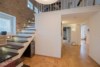 TOP Maisonette Wohnung mit Traumterrasse und Kamin inkl. Garage - Flur / Treppe zum DG